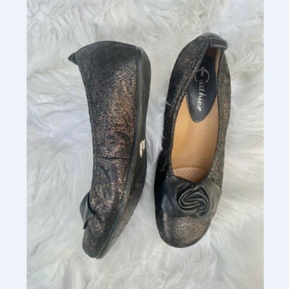 Earthies Rubio Black Gold Leather Hidden Wedge Ballet Flats Flower Shoes Size 7 - Picture 2 of 6